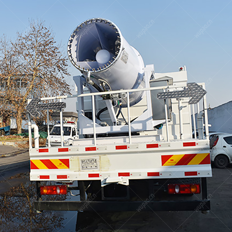 霧炮車(chē)與傳統(tǒng)除塵灑水車(chē)的區(qū)別